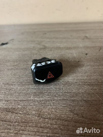 Кнопка аварийки Note