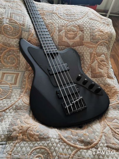 Бас гитара 5 струн Colossus