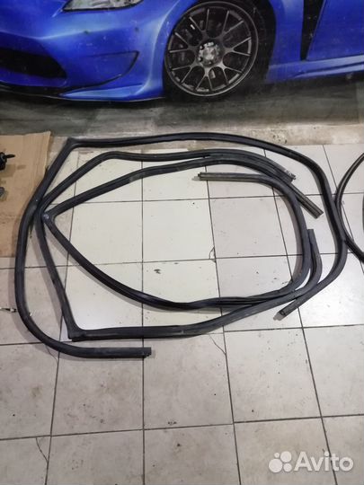 Уплотнители дверных проемом Nissan Primera P12