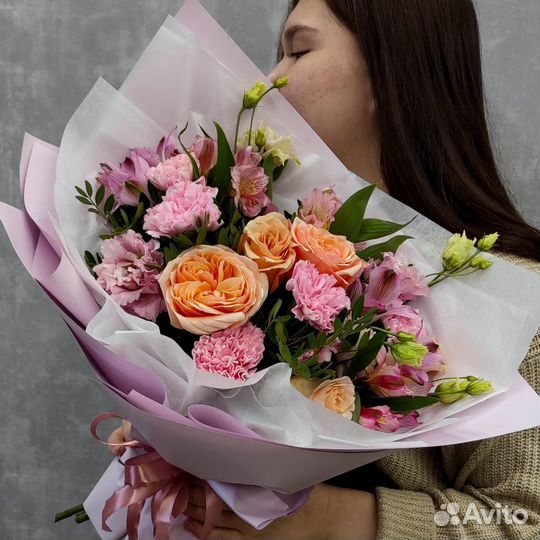 Букет из цветов с пионовидной розой