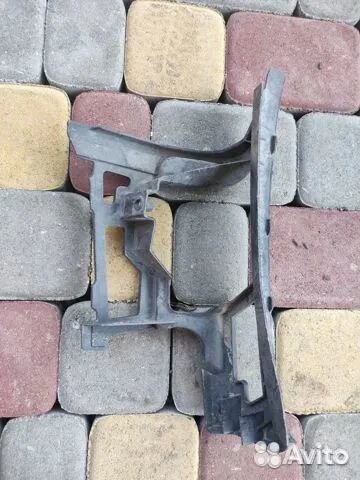 Кронштейн переднего бампера левый Golf 6