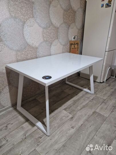 Стол обеденный