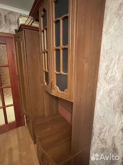 Шкаф с пенал с полками