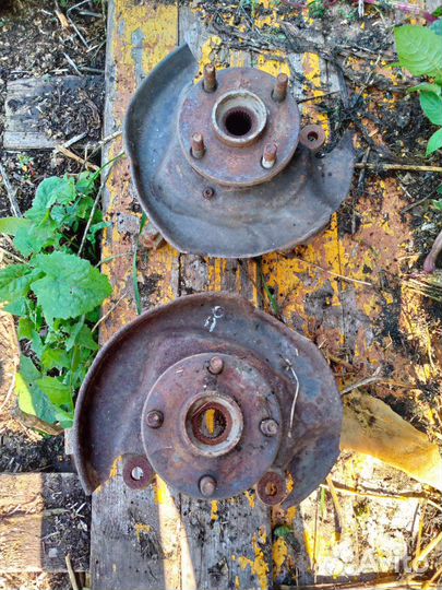 Поворотный кулак Toyota Corolla ae100-110