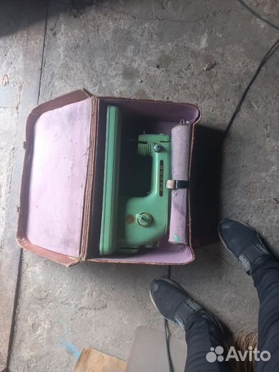 Швейная машинка Волга