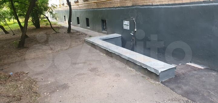 Помещение возле набережной