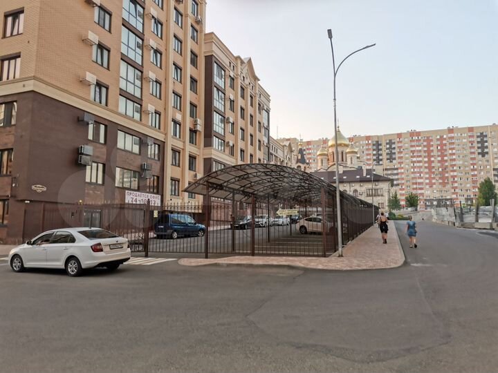 Машиноместо, > 30 м²