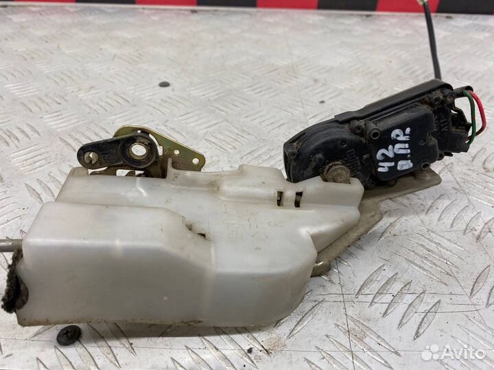 Б/У замок двери передний правый Mazda Demio DW5W