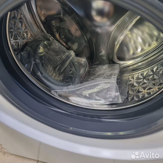 Стиральная машина узкая Hisense WF3S7021BW