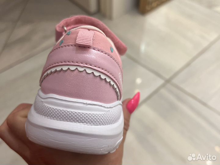 Кроссовки для девочки