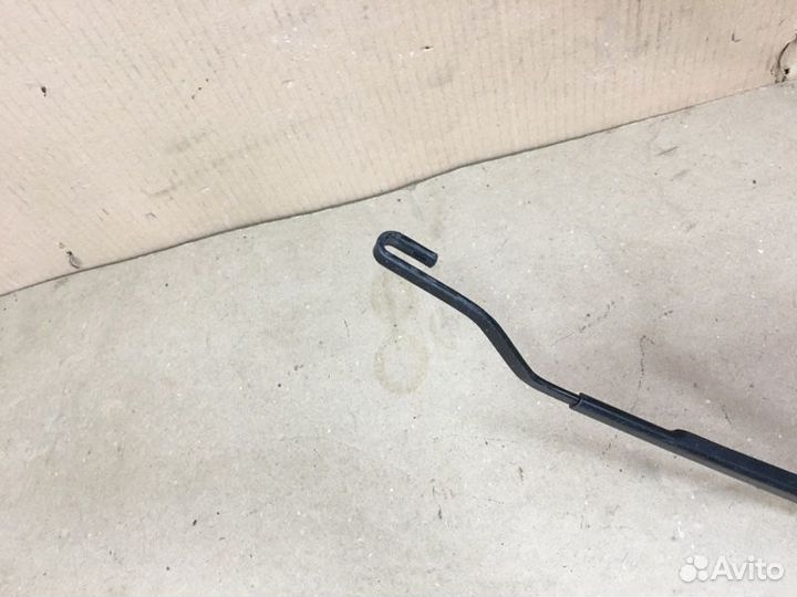 Поводок дворника правый Nissan Almera G15