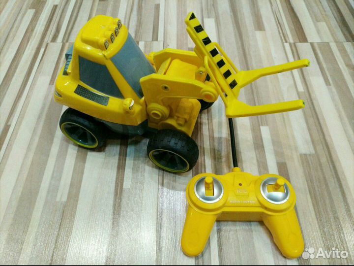 Бульдозер с пультом управления