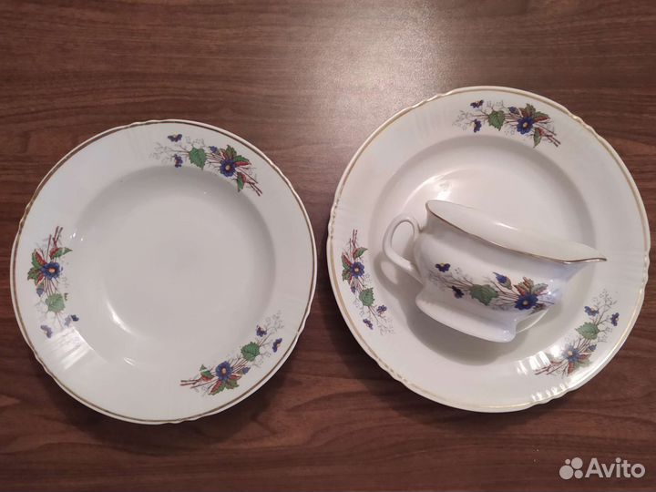 Блюдо d 26 см; суповая тарелка d 23 см -2; соусник