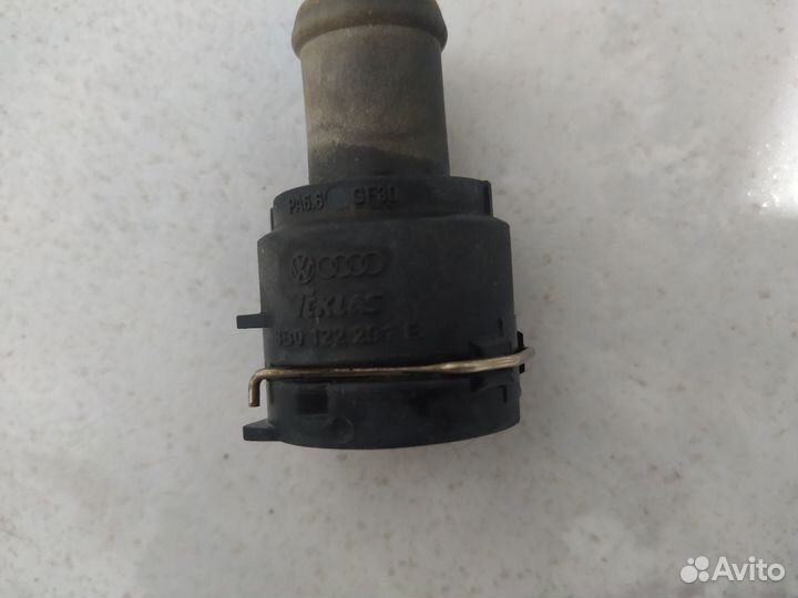 Фланец тройник системы охлаждения Skoda Octavia A7