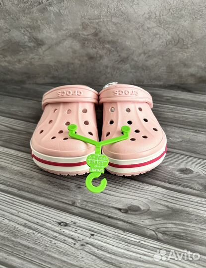 Новые Crocs для девочки