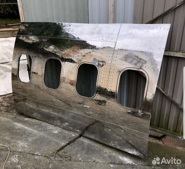 Фрагмент самолета Boeing - 737