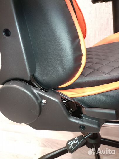 Игровое кресло новое до 150 кг, регулируемое