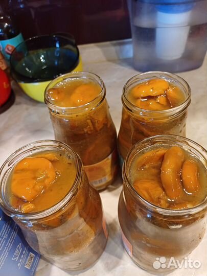 Грибы рыжики соленые,белые сушеные