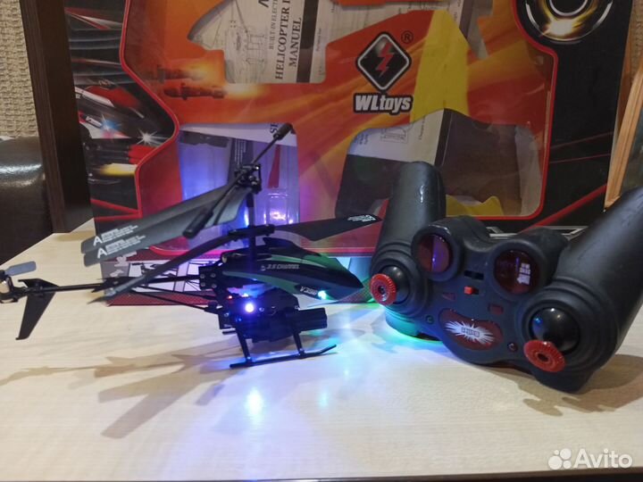 Вертолет на пульте управления