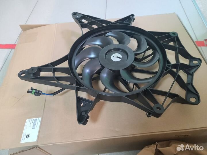 Вентилятор радиатора BRP Maverick X3 709200588