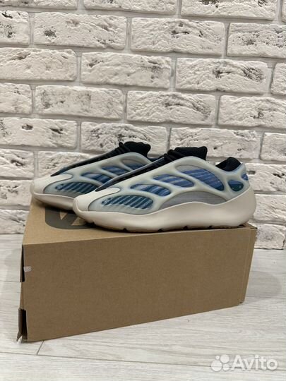 Кроссовки adidas yeezy boost 700 v3