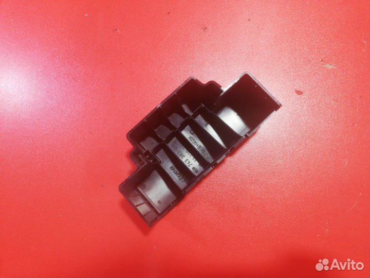 Крышка блока предохранителей Opel Astra L48 Z14XEP