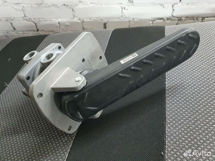 Тормозной кран wabco 4613072000