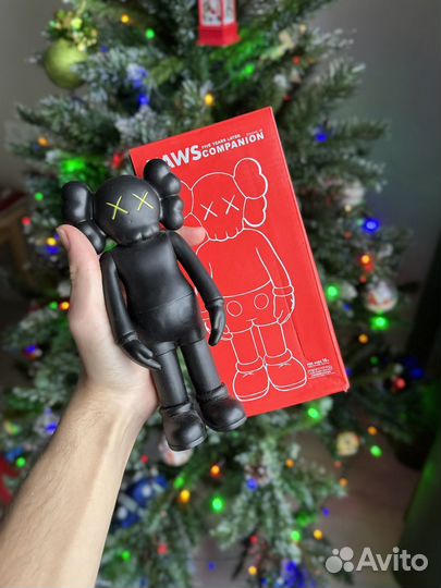 Коллекционная фигурка kaws
