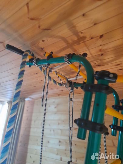 Шведская стенка с турником и брусьями