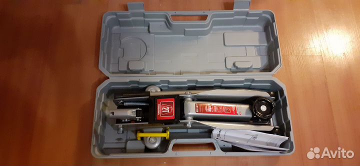 Продам домкрат подкатной