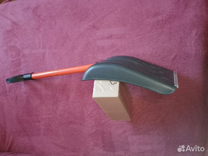 Автомобильная лопатка