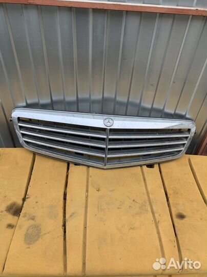 Решетка радиатора Mercedes C w204