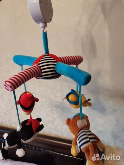 Музыкальная карусель на кроватку