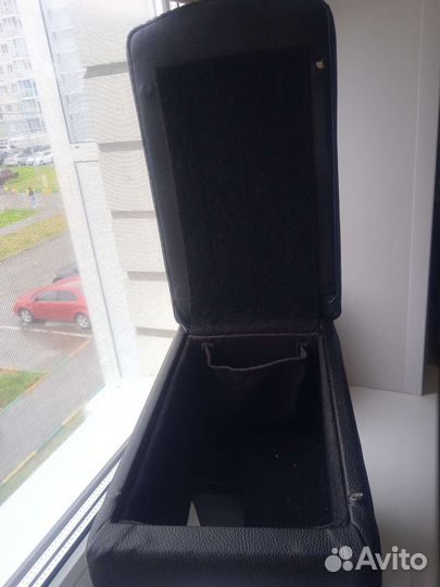 Подлокотник Jetta 6