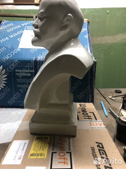 Бюст Ленин