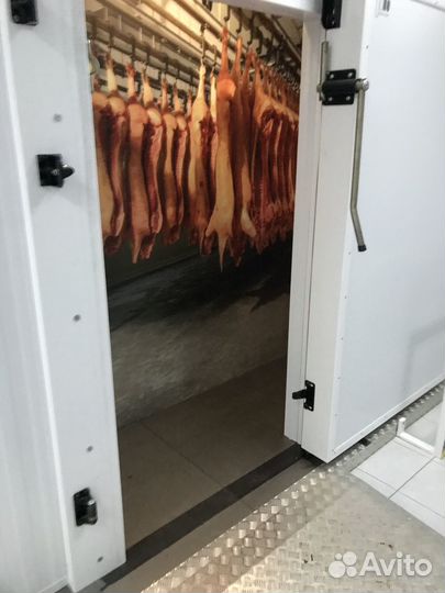 Холодильные одностворчатые распашные двери