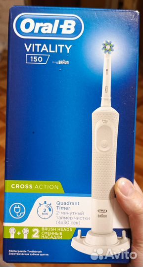 Электрическая зубная щетка oral b