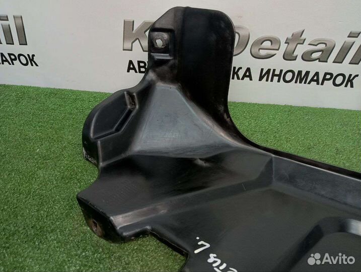 Левый пыльник двигателя Hyundai Getz