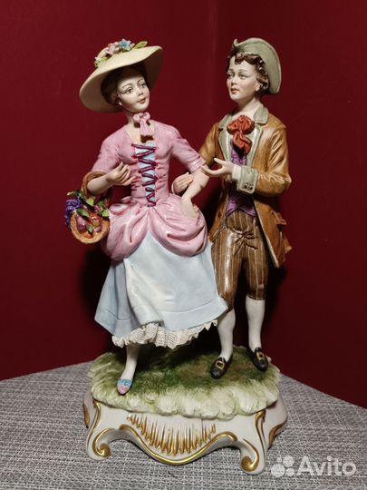 Фарфоровая статуэтка Каподимонте