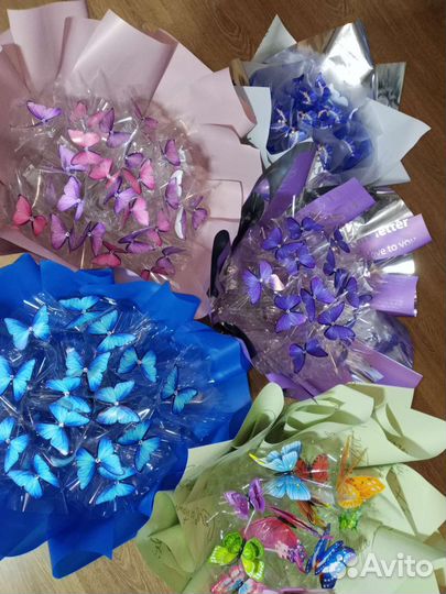 Красивые бабочки в букете в наличии