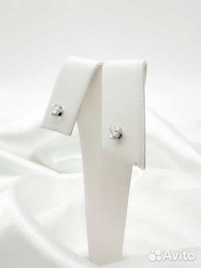 Золотые серьги-пусеты с бриллиантами 1.18 гр