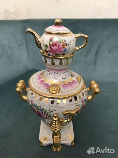 Старинный декоративный самовар