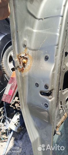 Передняя правая дверь renault Logan 1