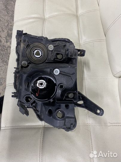 Правая фара pajero 4