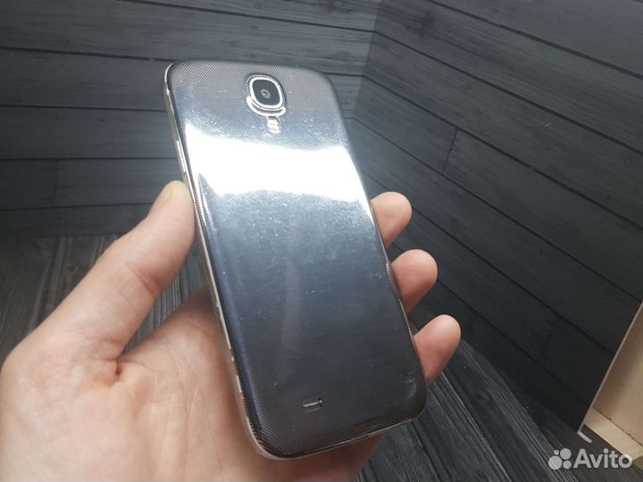 Samsung S4 i9500 трещины на экране