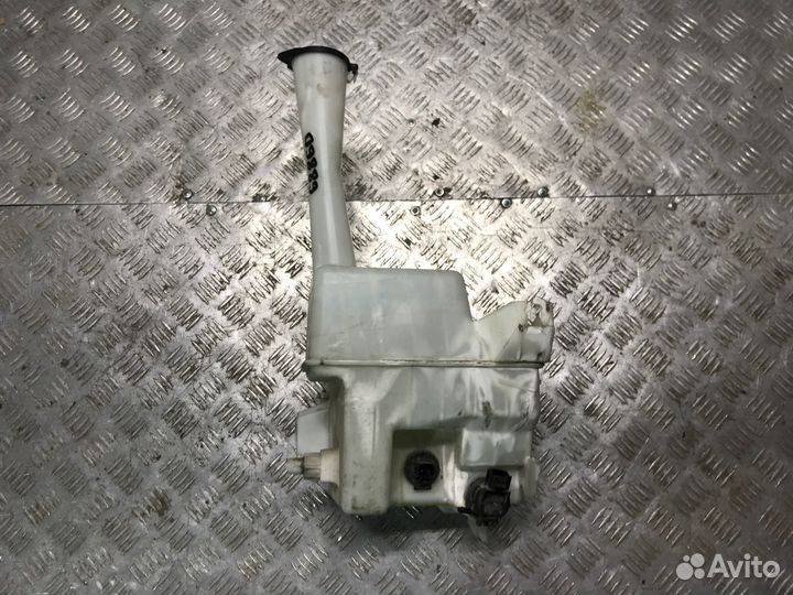 Бачок омывателя Toyota Sienna 2