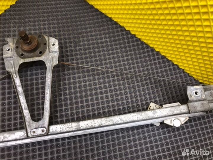 Стеклоподъемник задний правый Mercedes-Benz 190E