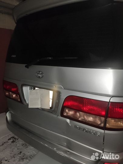 Дверь задняя toyota regius