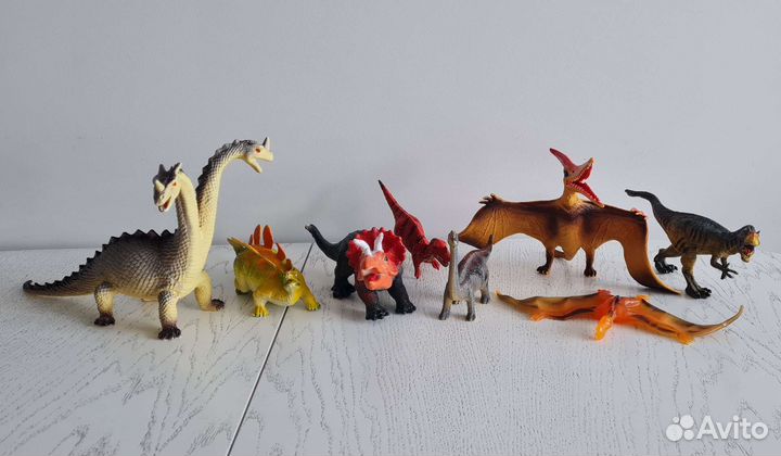 Фигурки динозавров