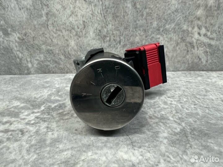 Замок зажигания Renault Sandero 2 2015 806010713R